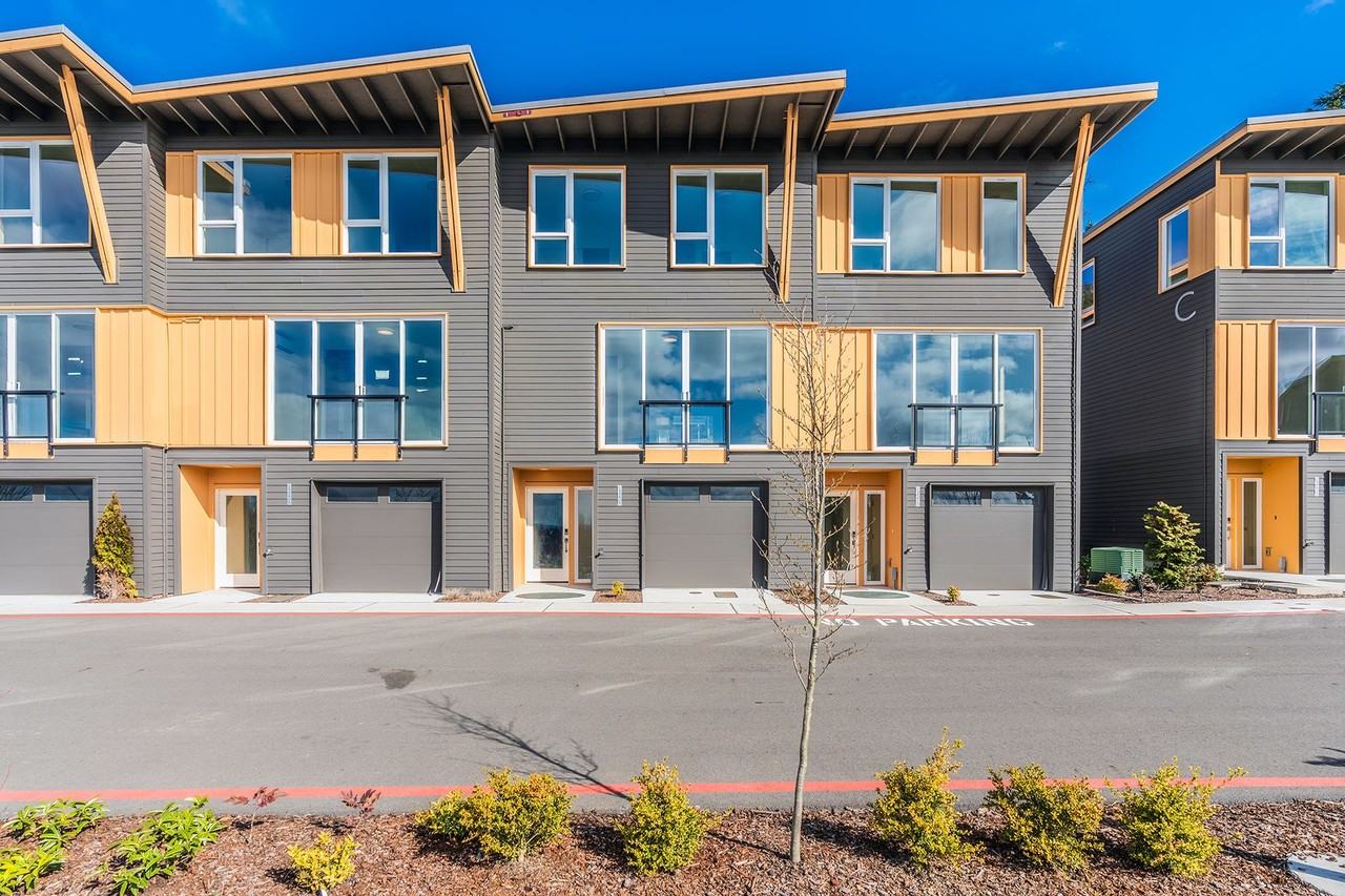 Skyridge Townhouses – Modern 3 - Photo 2 of 50