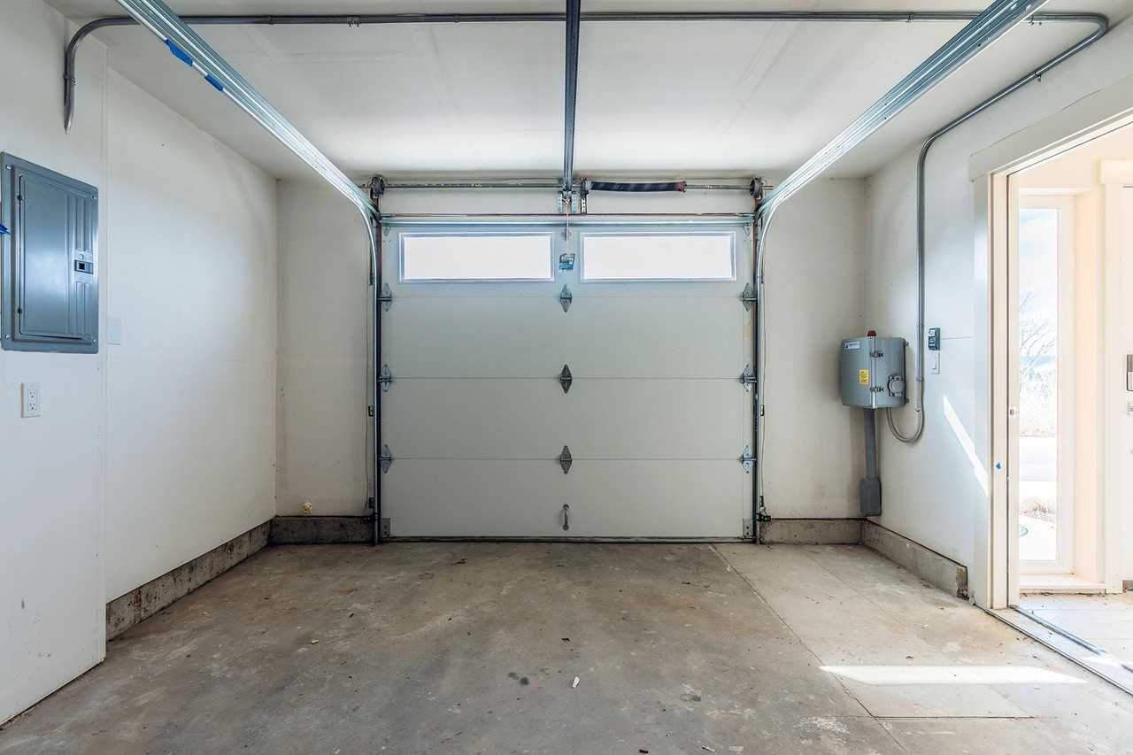 Skyridge Townhouses – Modern 3 - Photo 3 of 50