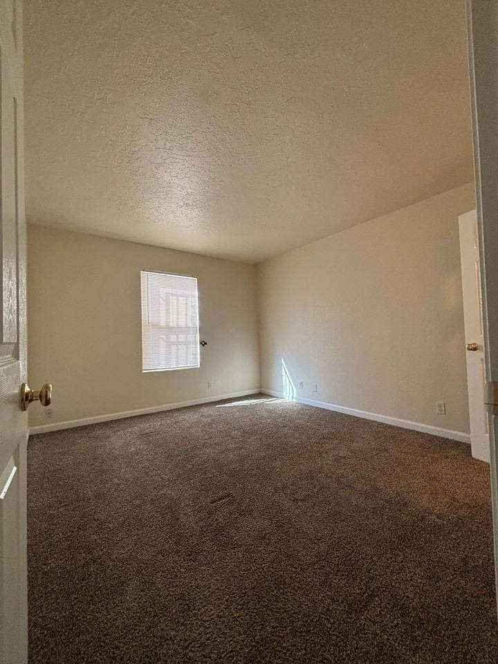 130 Charleston St. SE - Photo 6 of 14