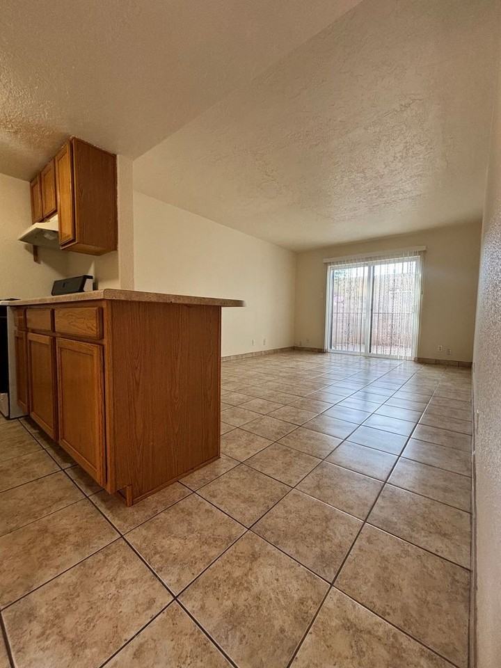 130 Charleston St. SE - Photo 7 of 14