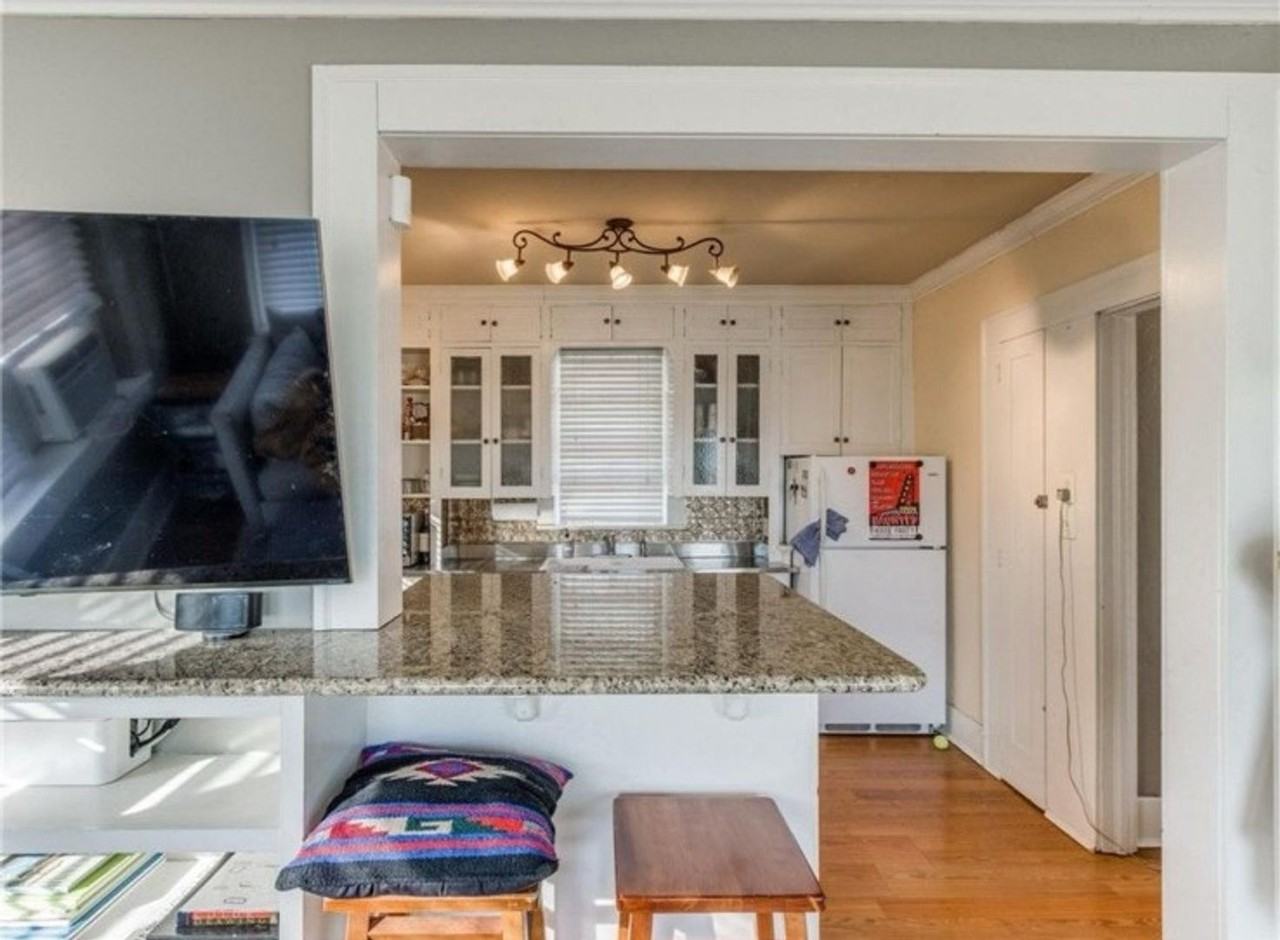 403 Nw 25th St - Photo 2 of 7