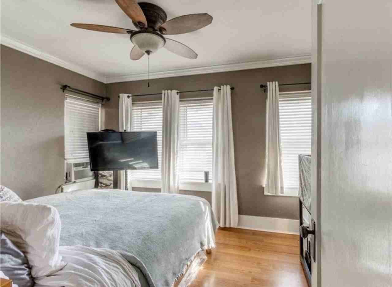 403 Nw 25th St - Photo 5 of 7