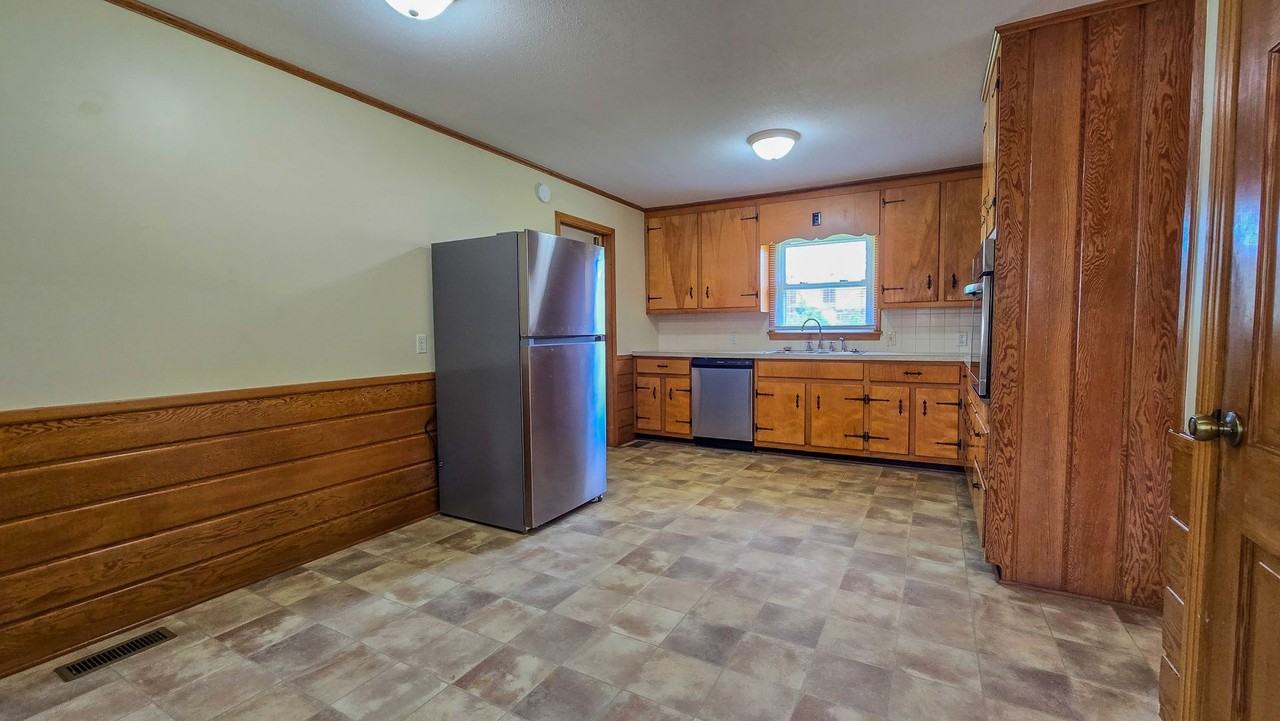 2460 Sedalia Dr - Photo 3 of 15