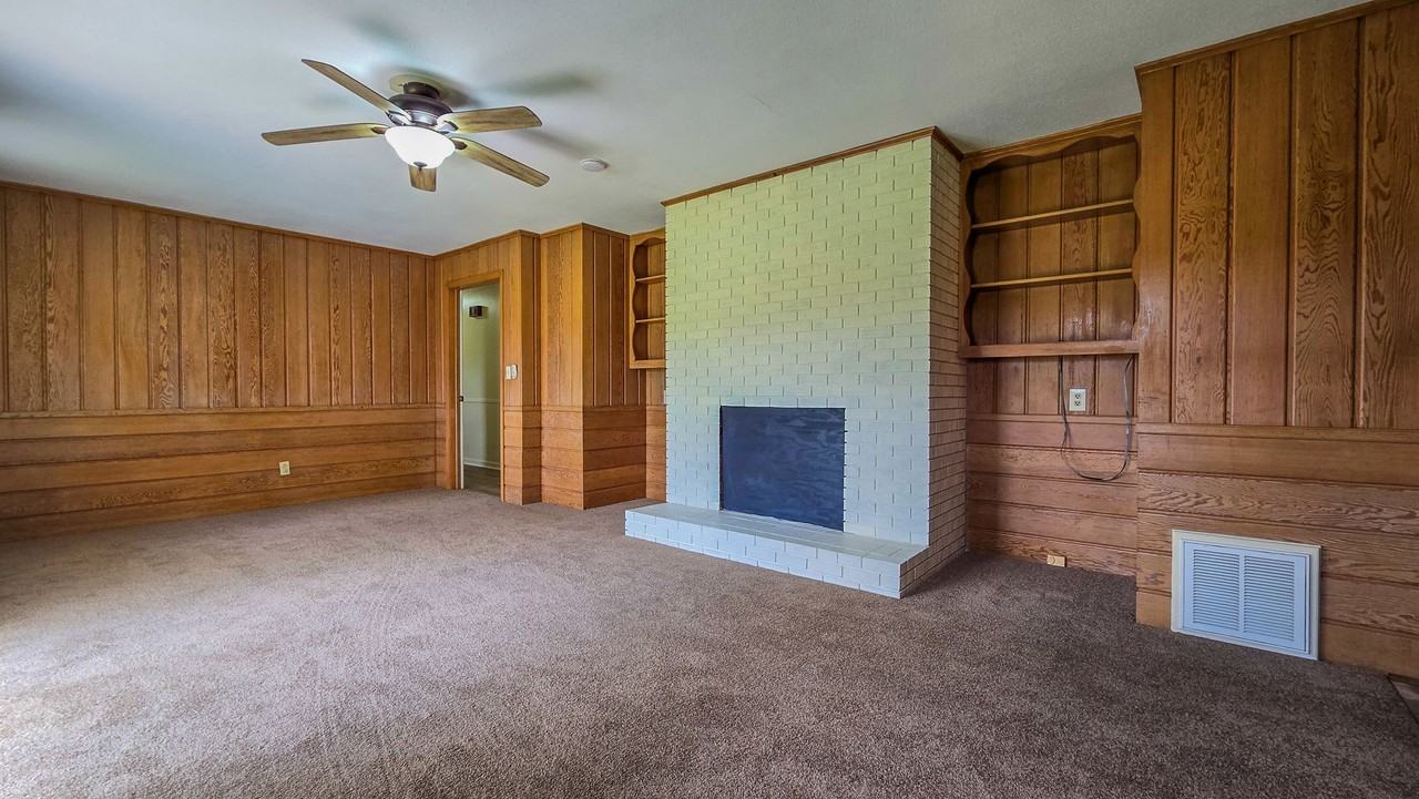 2460 Sedalia Dr - Photo 4 of 15