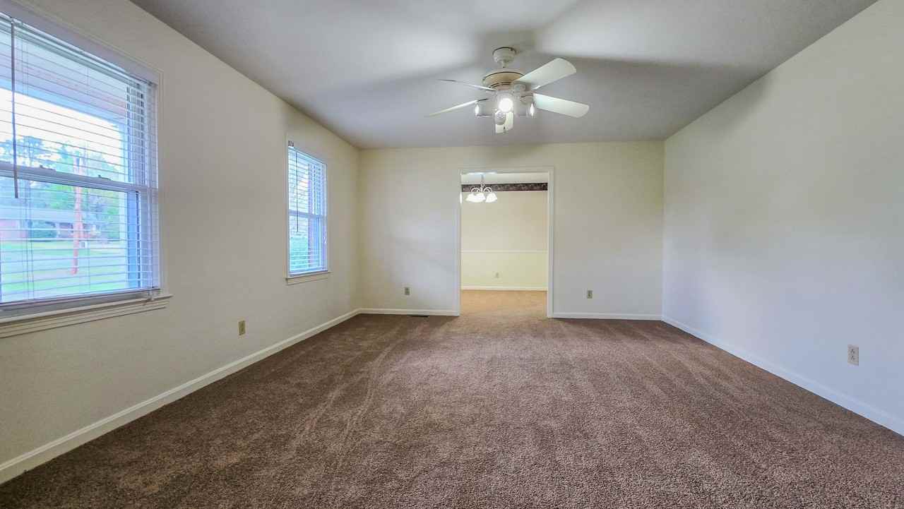 2460 Sedalia Dr - Photo 5 of 15