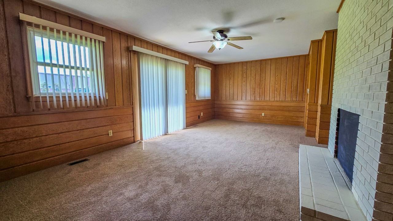 2460 Sedalia Dr - Photo 6 of 15