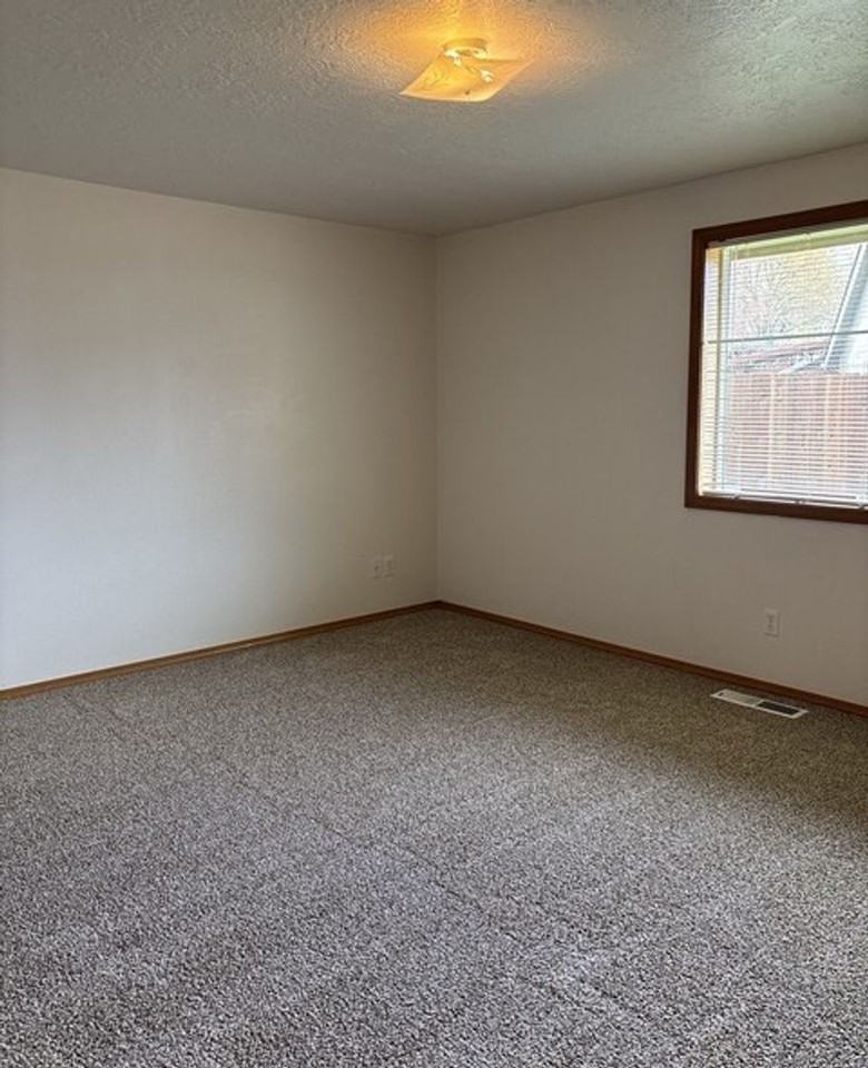 5131 Sycan Ct Se - Photo 5 of 17