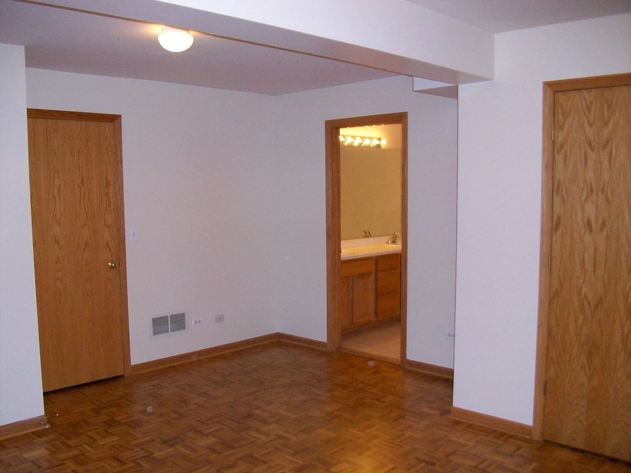 4043 N Sheridan Rd - Photo 3 of 12