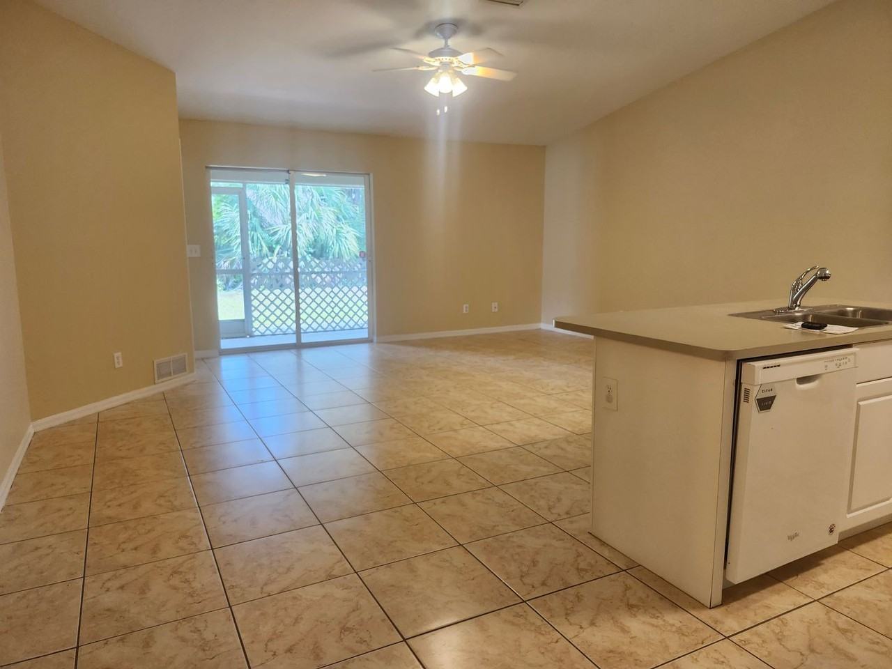 415 Ne 25th Ave - Photo 3 of 21