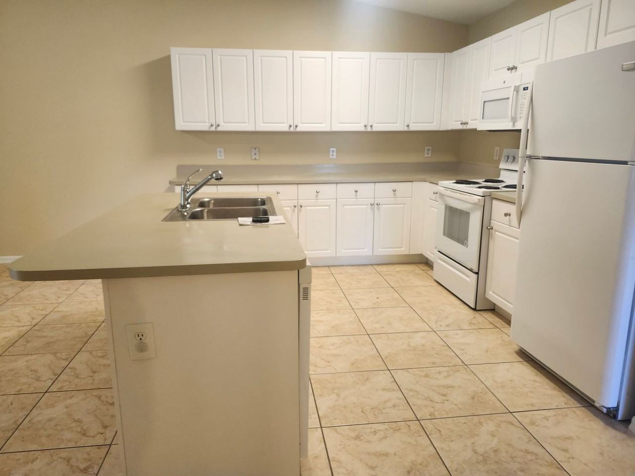 415 Ne 25th Ave - Photo 4 of 21