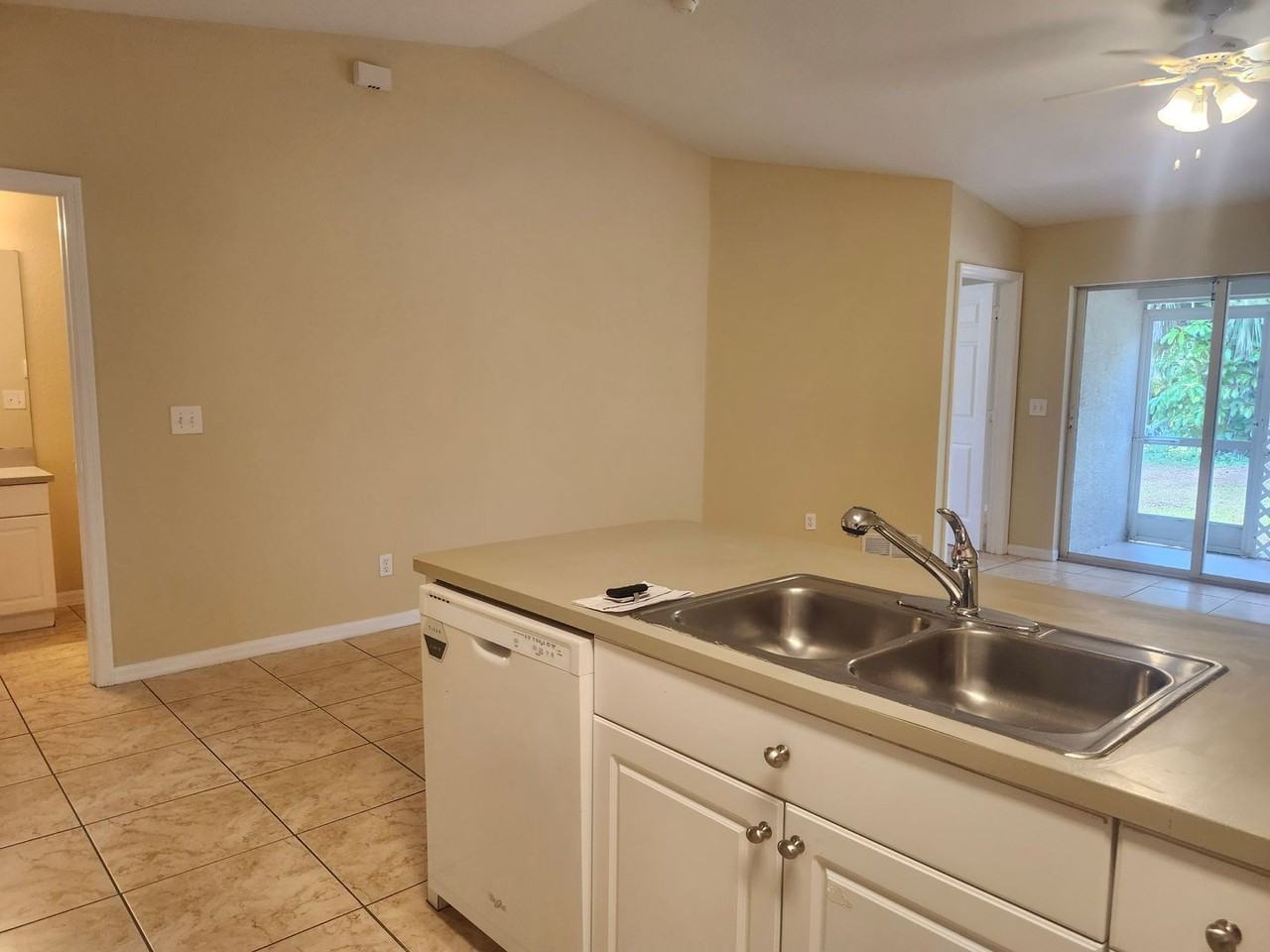 415 Ne 25th Ave - Photo 7 of 21