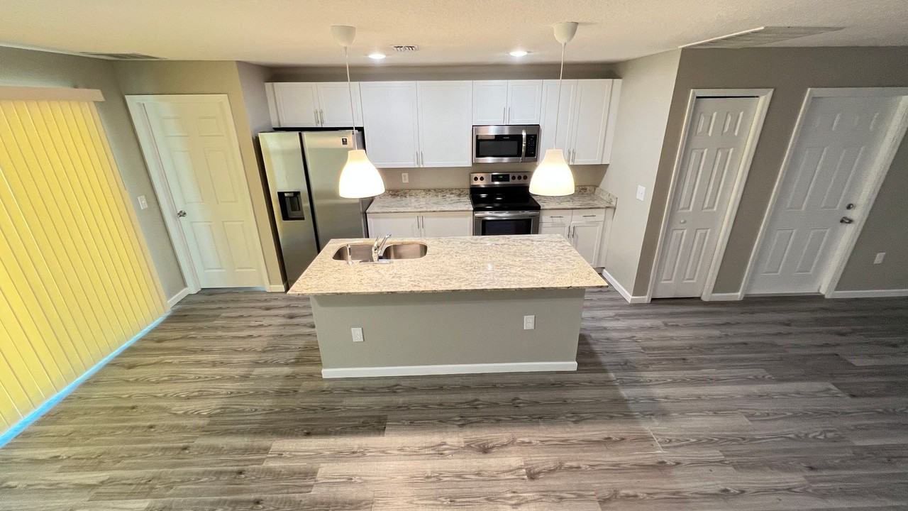 1349 Vandalia Ave Se - Photo 7 of 33