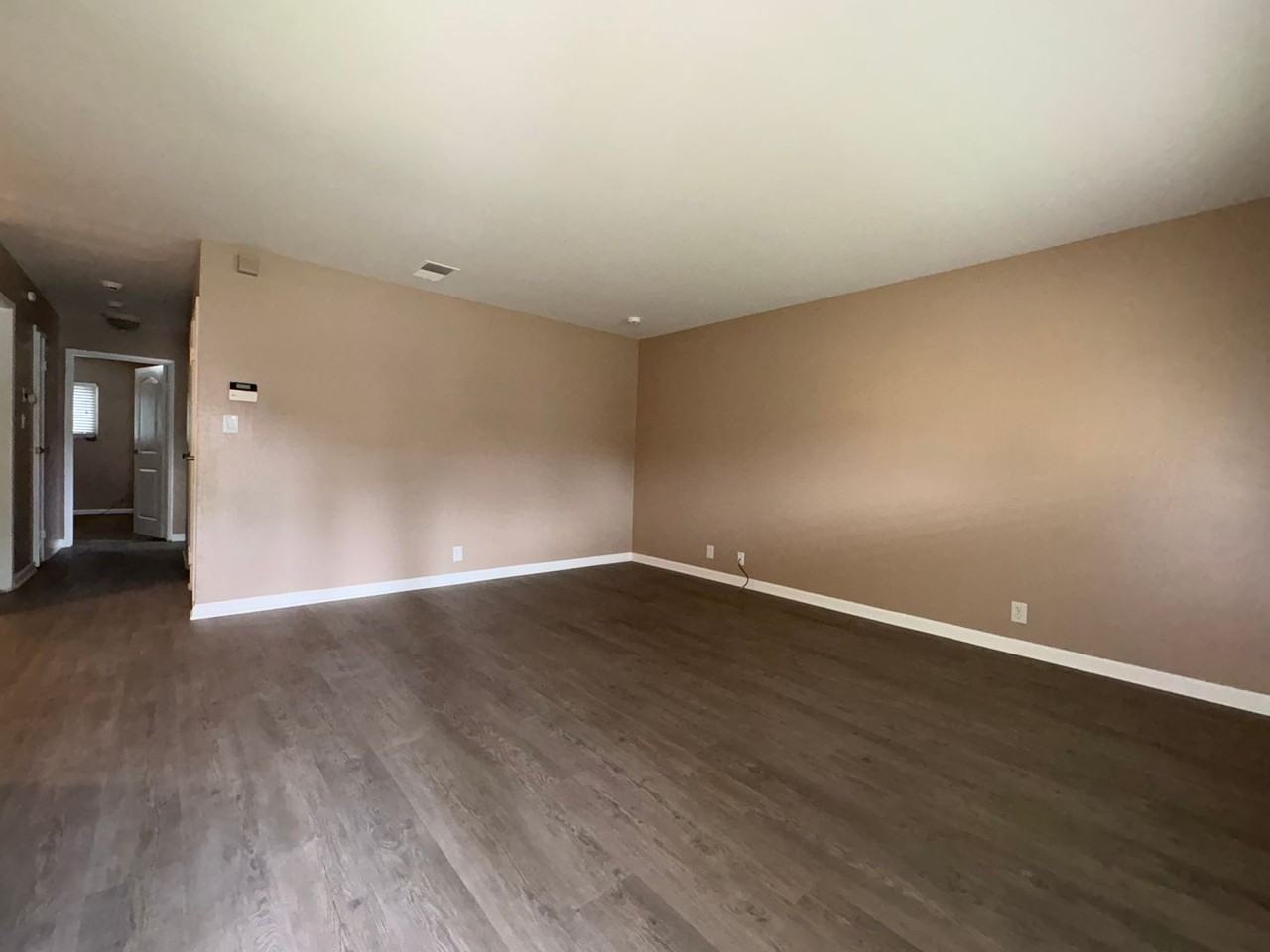 1992 Oxford Dr - Photo 2 of 20