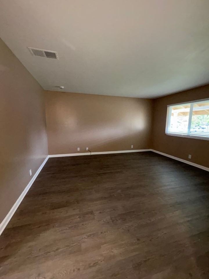 1992 Oxford Dr - Photo 3 of 20