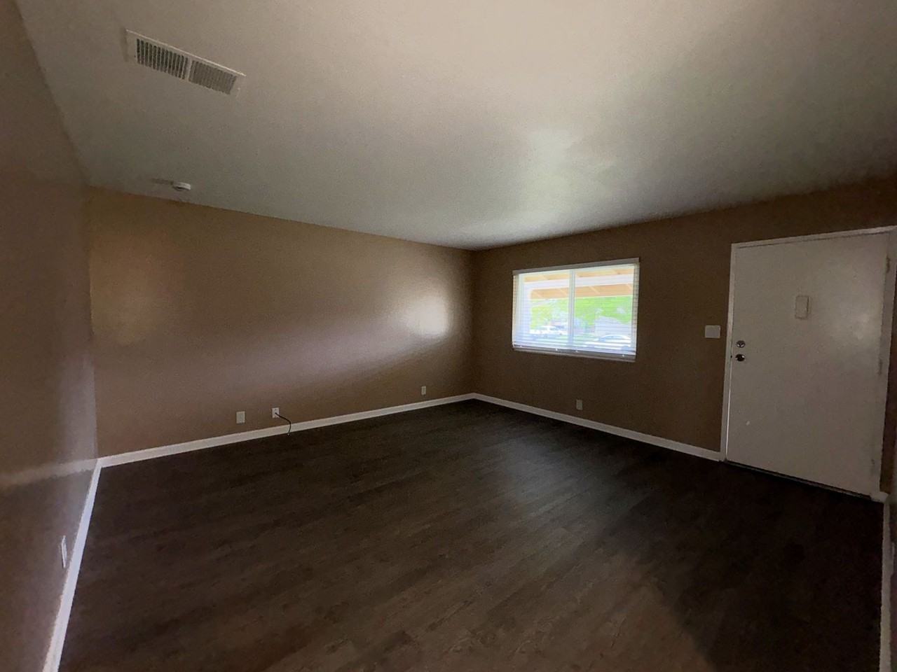 1992 Oxford Dr - Photo 4 of 20