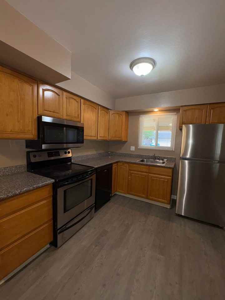 1992 Oxford Dr - Photo 6 of 20