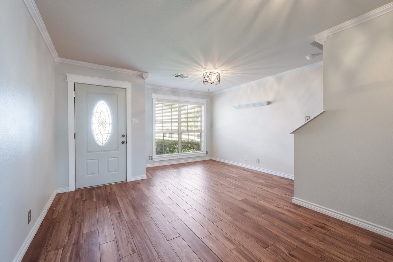 8010 Santa Catalina - Photo 4 of 28