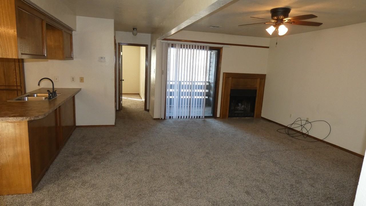 4034 Nw Ozmun Ave - Photo 3 of 19