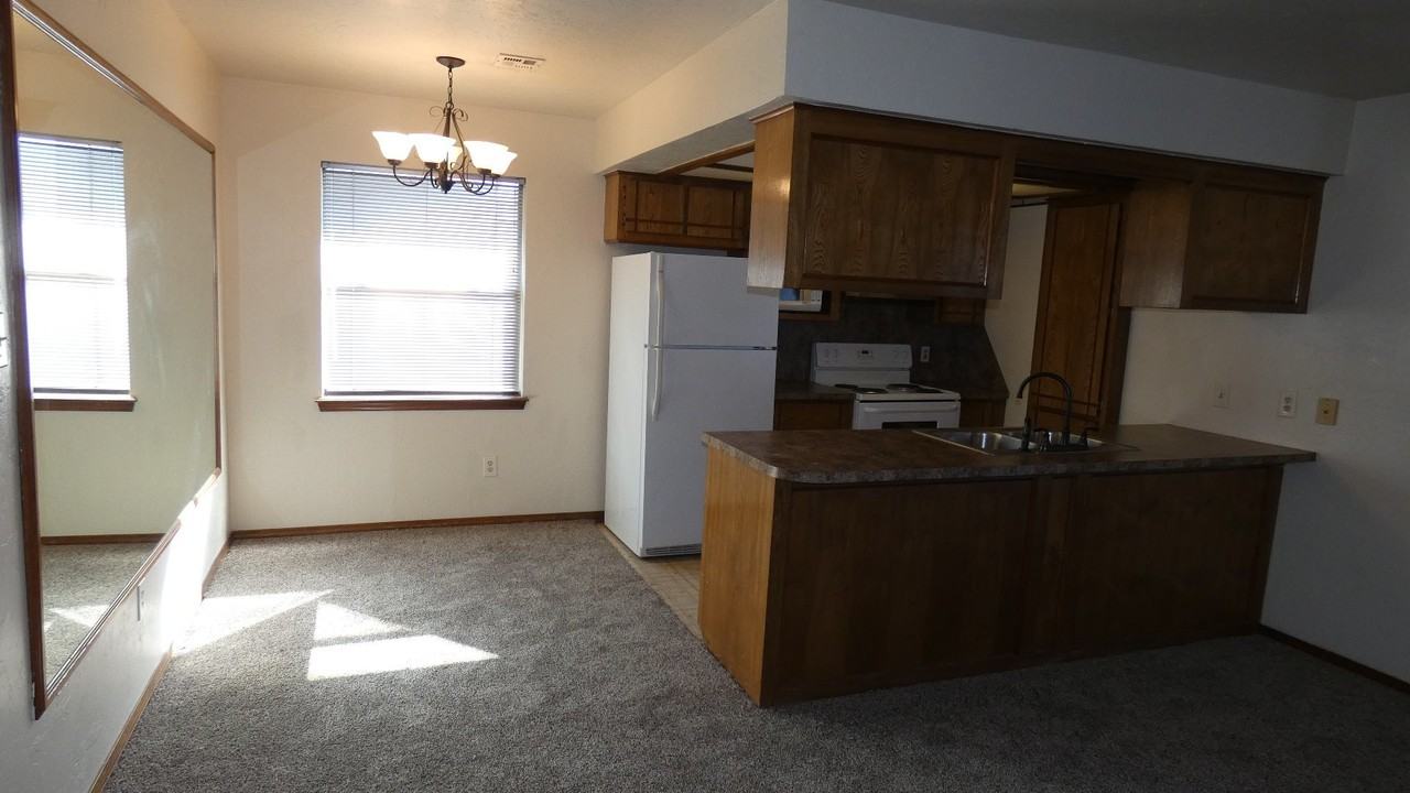 4034 Nw Ozmun Ave - Photo 4 of 19