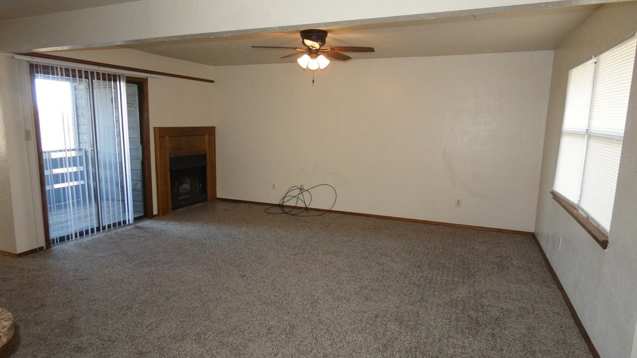 4034 Nw Ozmun Ave - Photo 5 of 19