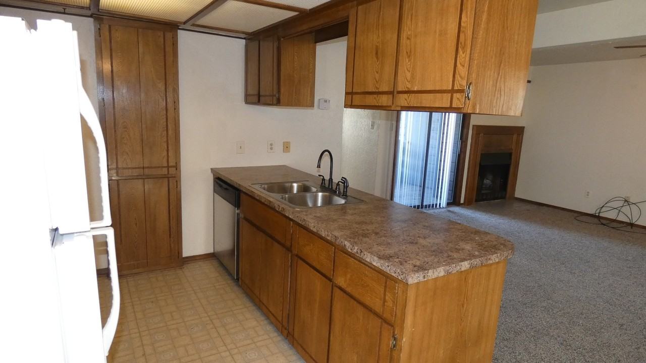 4034 Nw Ozmun Ave - Photo 7 of 19