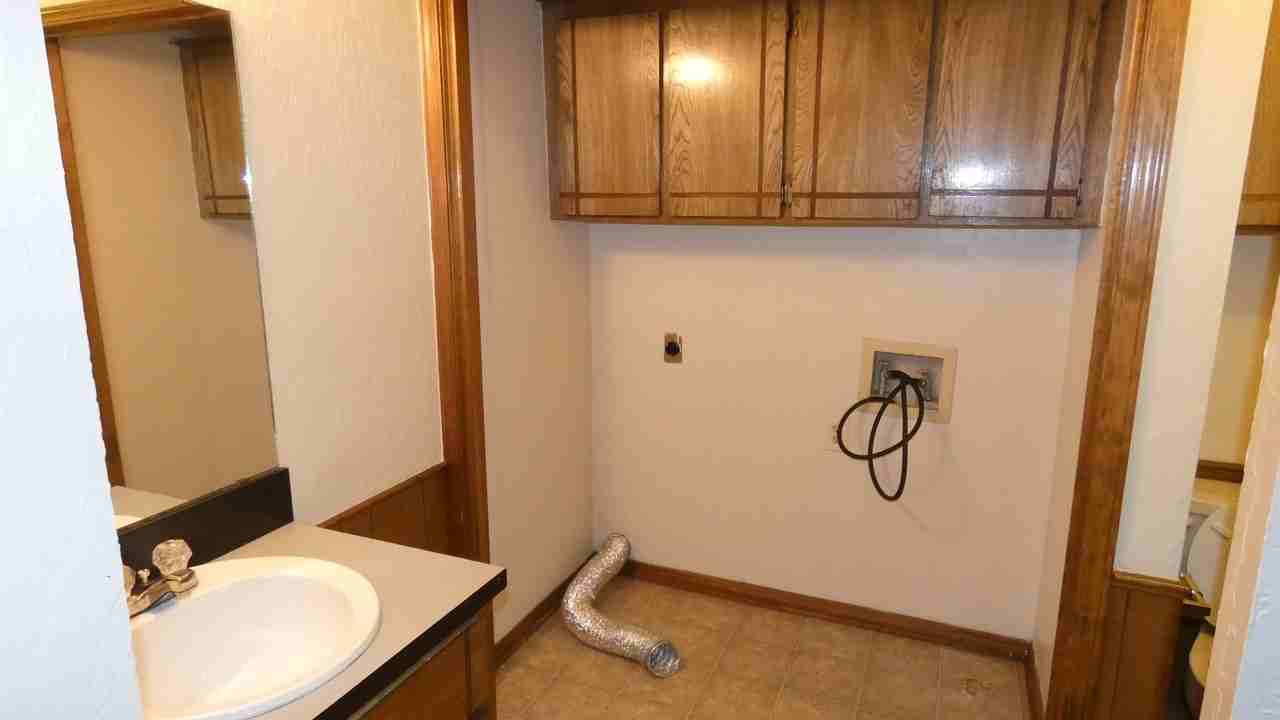 4034 Nw Ozmun Ave - Photo 3 of 19