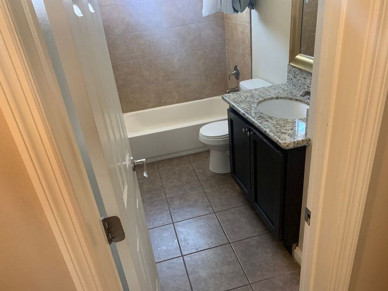 4622 N Fircroft Ave - Photo 4 of 36