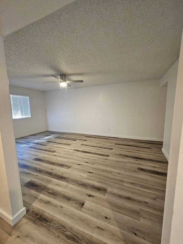 4644 W Sunnyside Ave - Photo 7 of 50