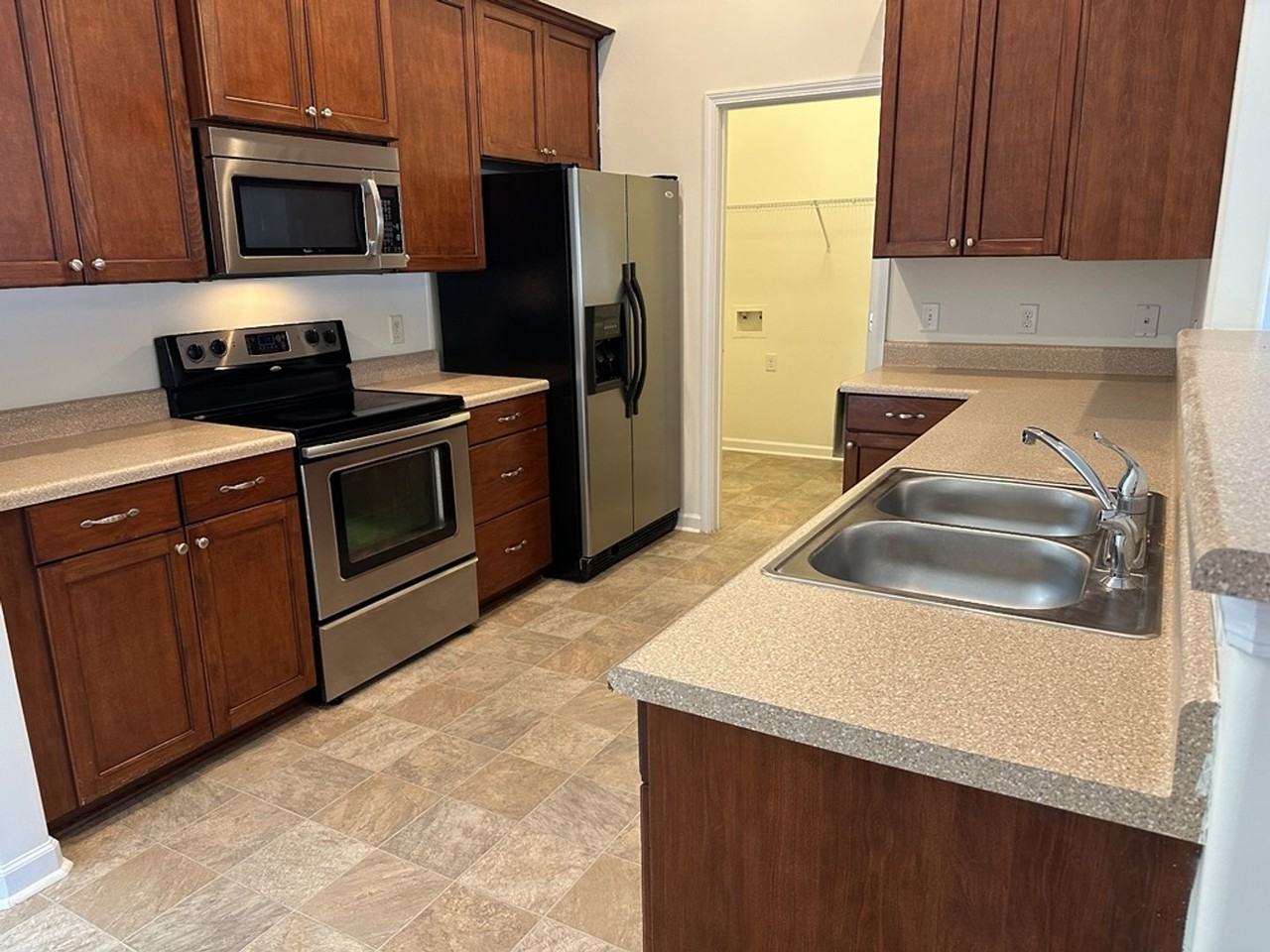 20 Wesleyan Dr - Photo 4 of 36