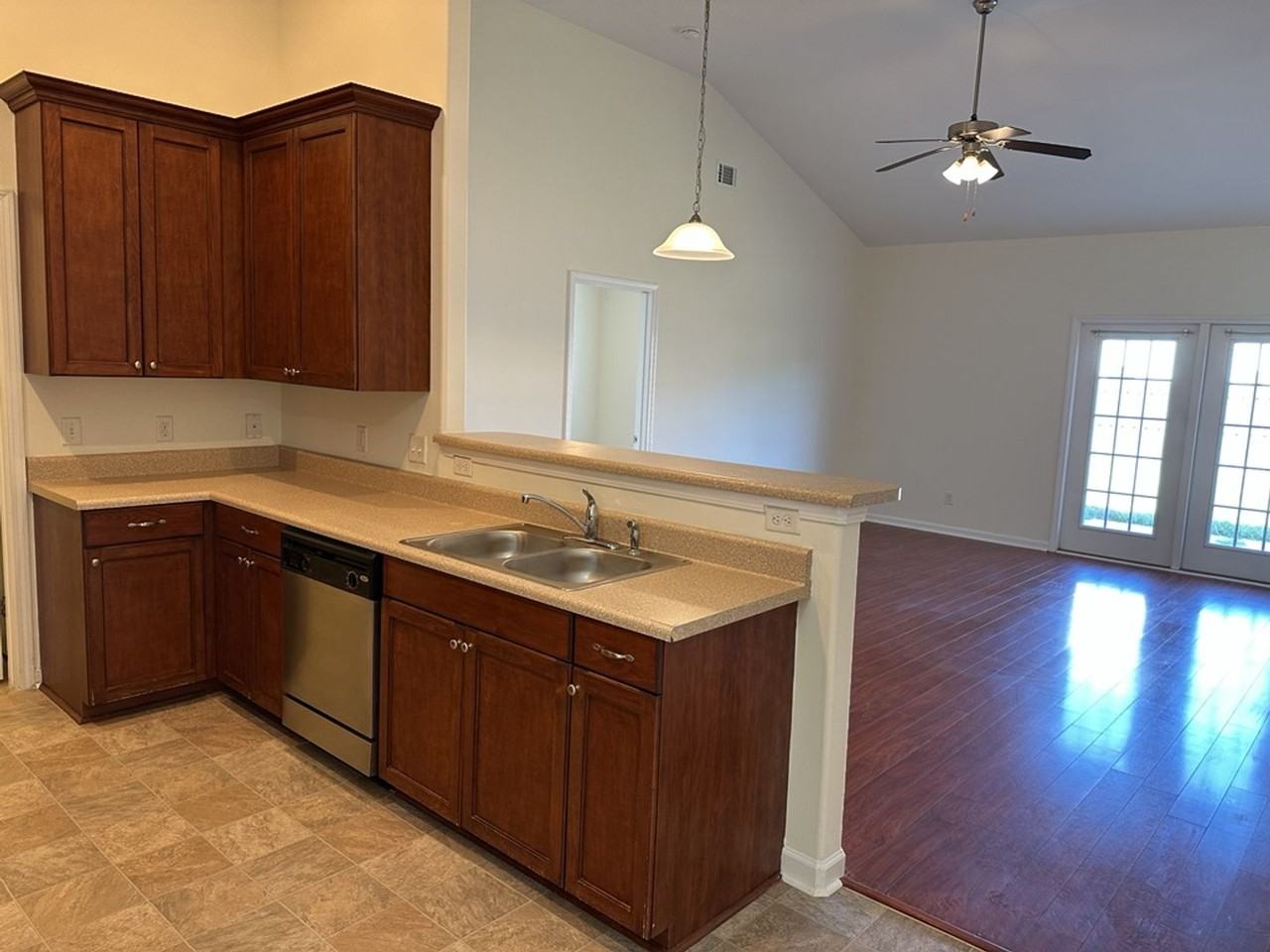 20 Wesleyan Dr - Photo 5 of 36