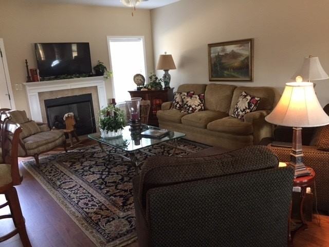 900 Davis Ln - Photo 2 of 16