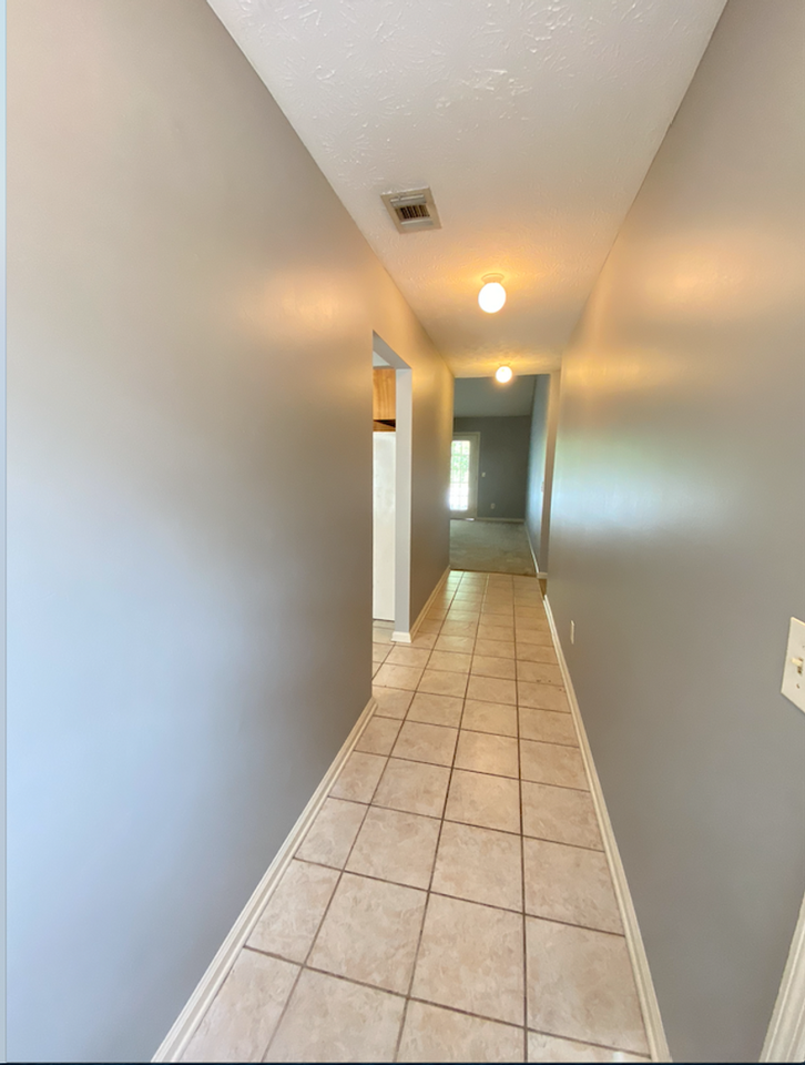 1136 Northlake Dr - Photo 2 of 15