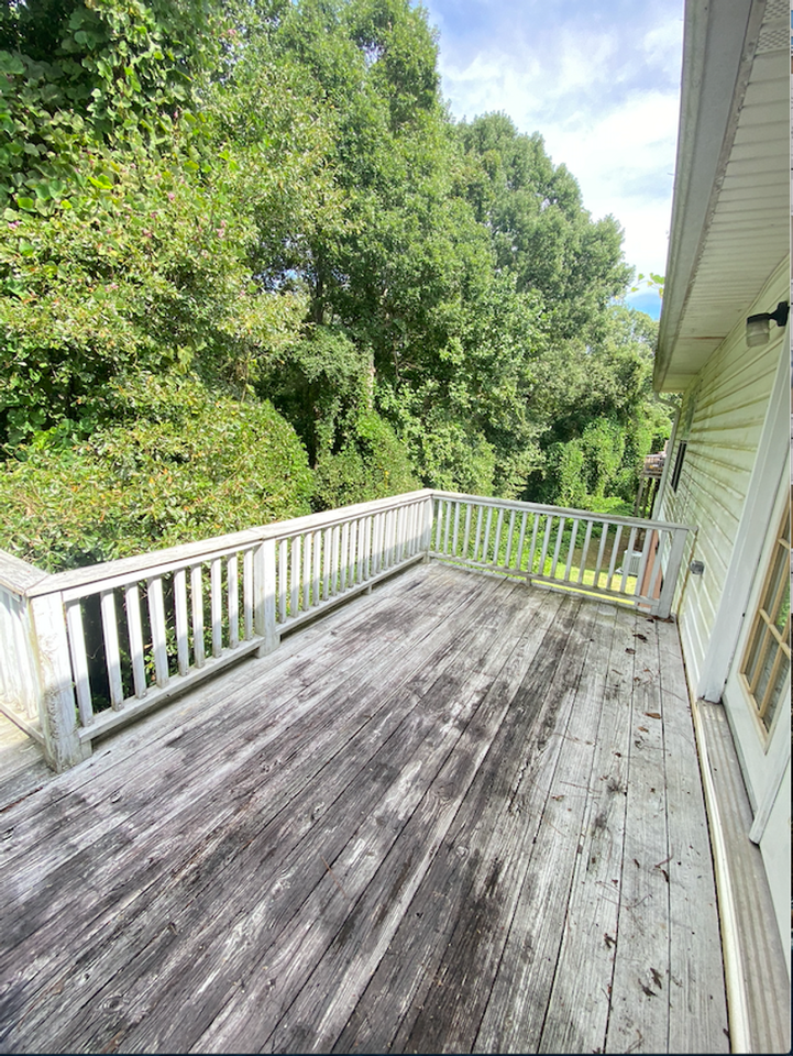 1136 Northlake Dr - Photo 6 of 15