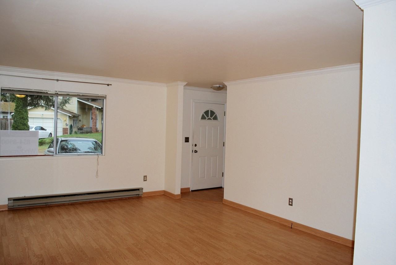 20107 14th Ave Ne - Photo 5 of 12