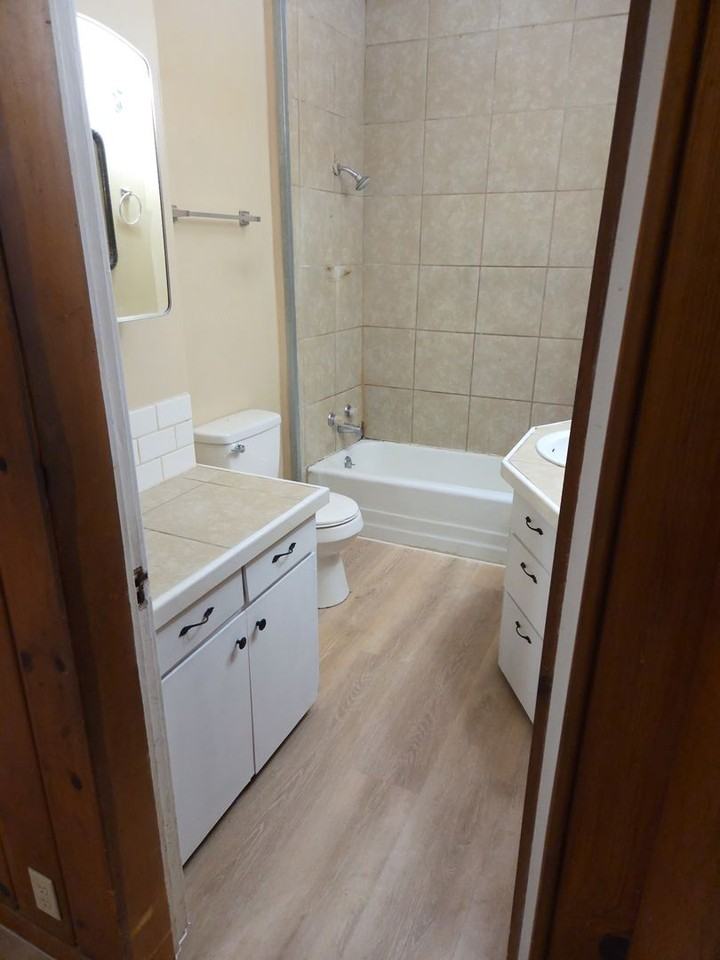 216 E Avenue C - Photo 4 of 9