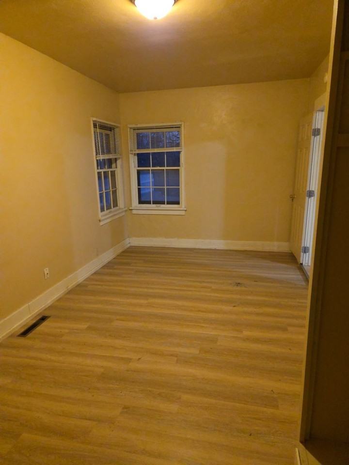 216 E Avenue C - Photo 6 of 9