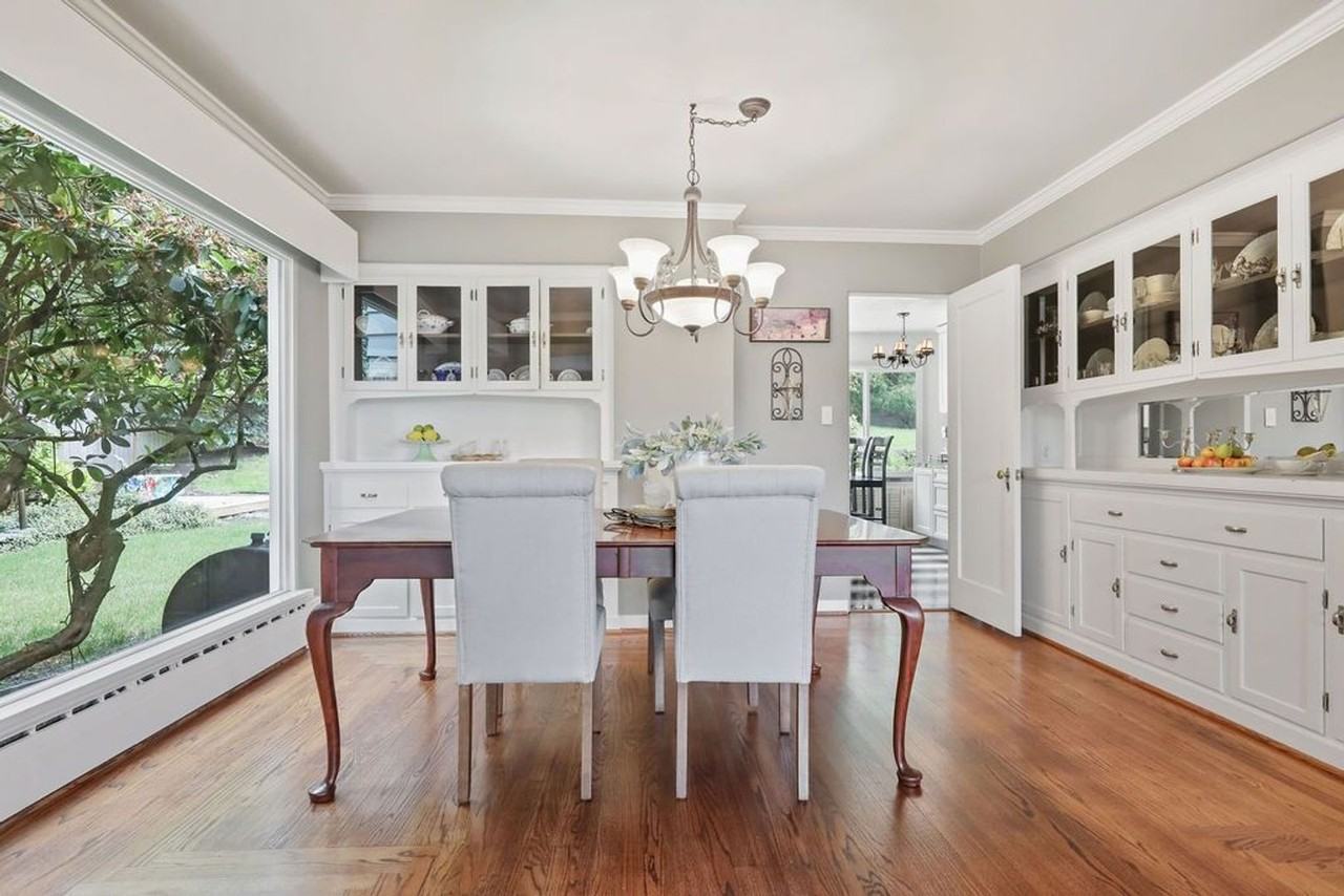 2011 Bickford Ave - Photo 4 of 12