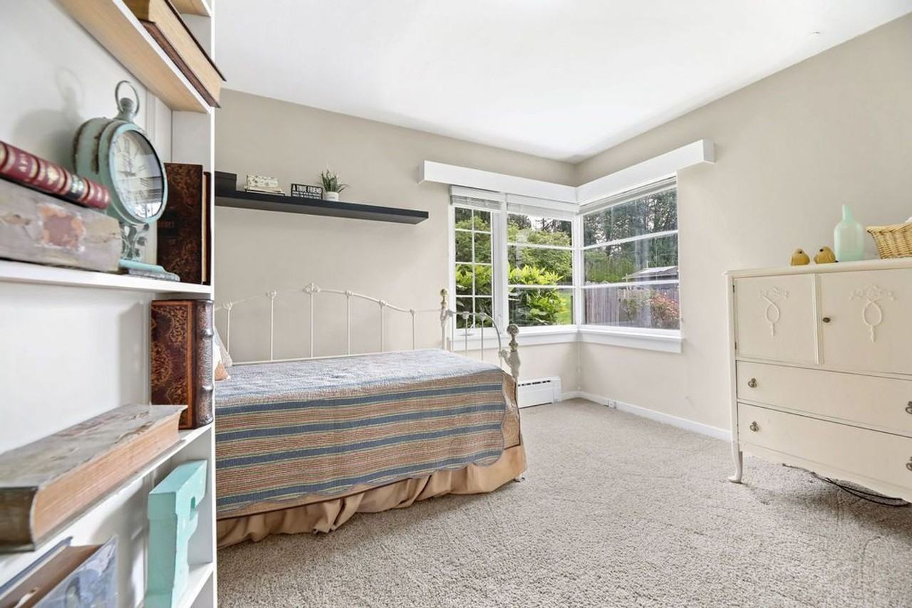 2011 Bickford Ave - Photo 6 of 12