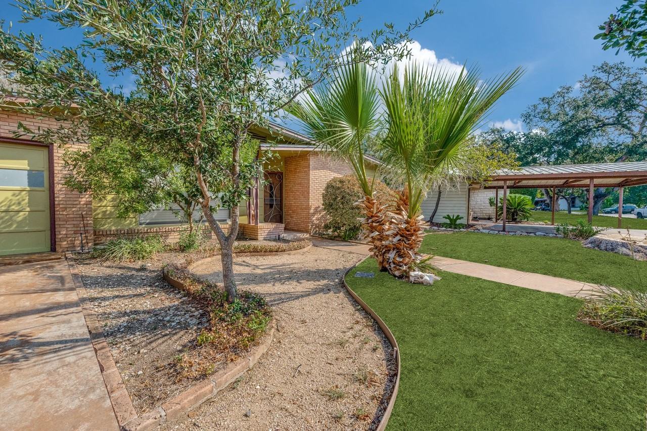 123 Westchester Dr - Photo 2 of 12