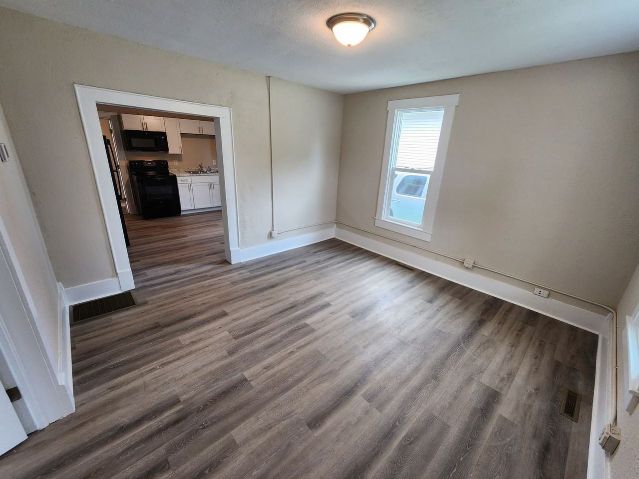 1020 W Hovey St - Photo 3 of 30