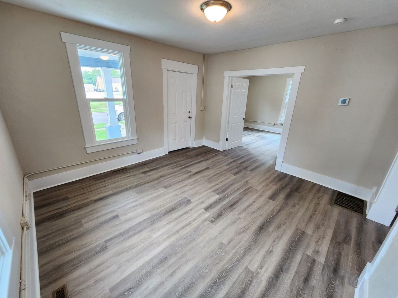 1020 W Hovey St - Photo 4 of 30