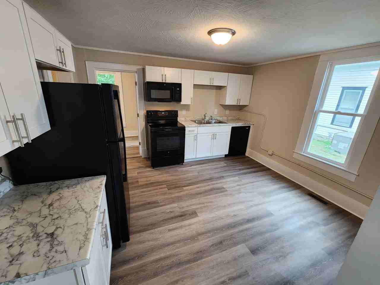 1020 W Hovey St - Photo 5 of 30