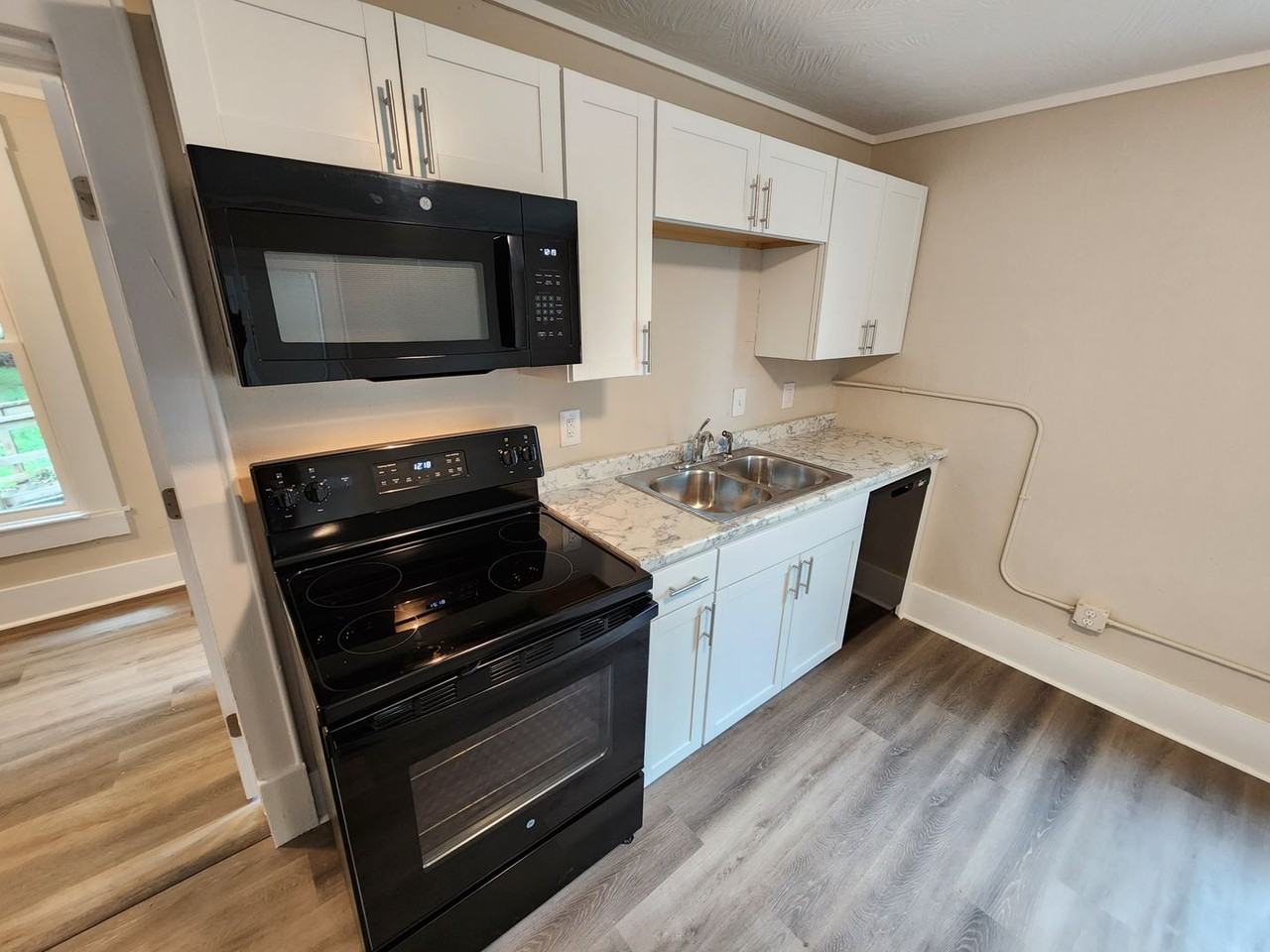 1020 W Hovey St - Photo 6 of 30