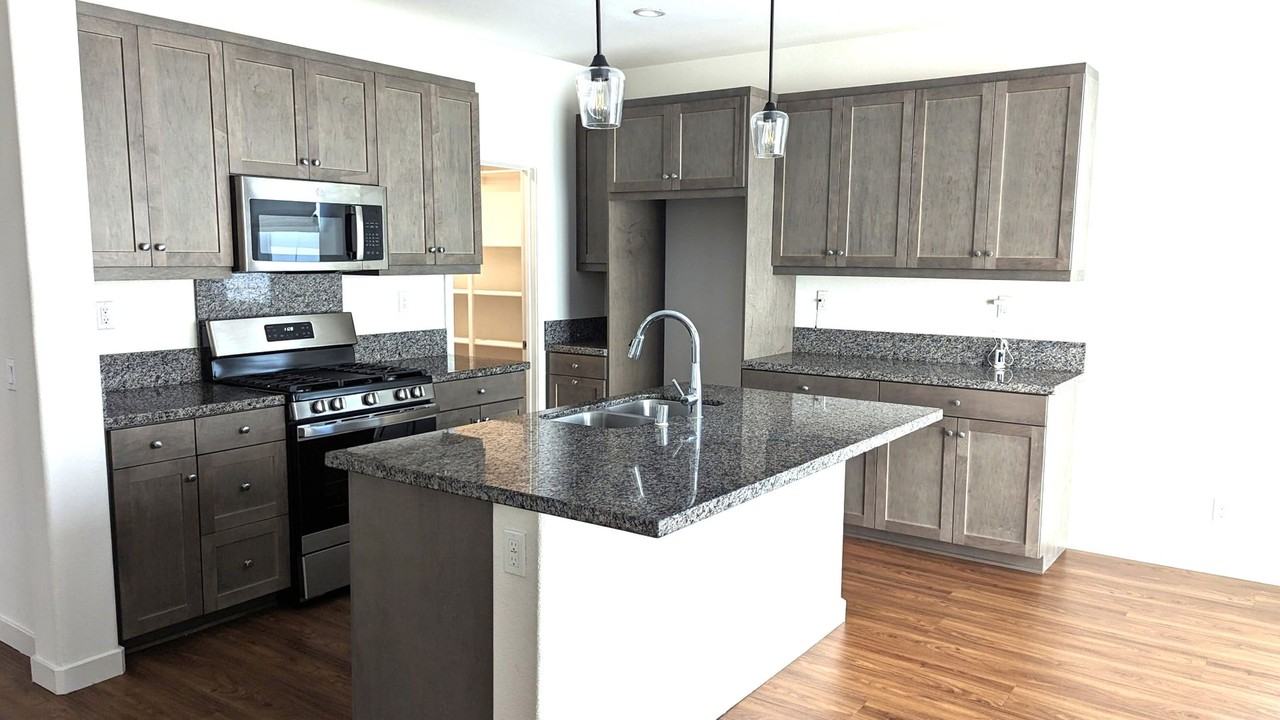 7449 Channel View St - Photo 3 of 29