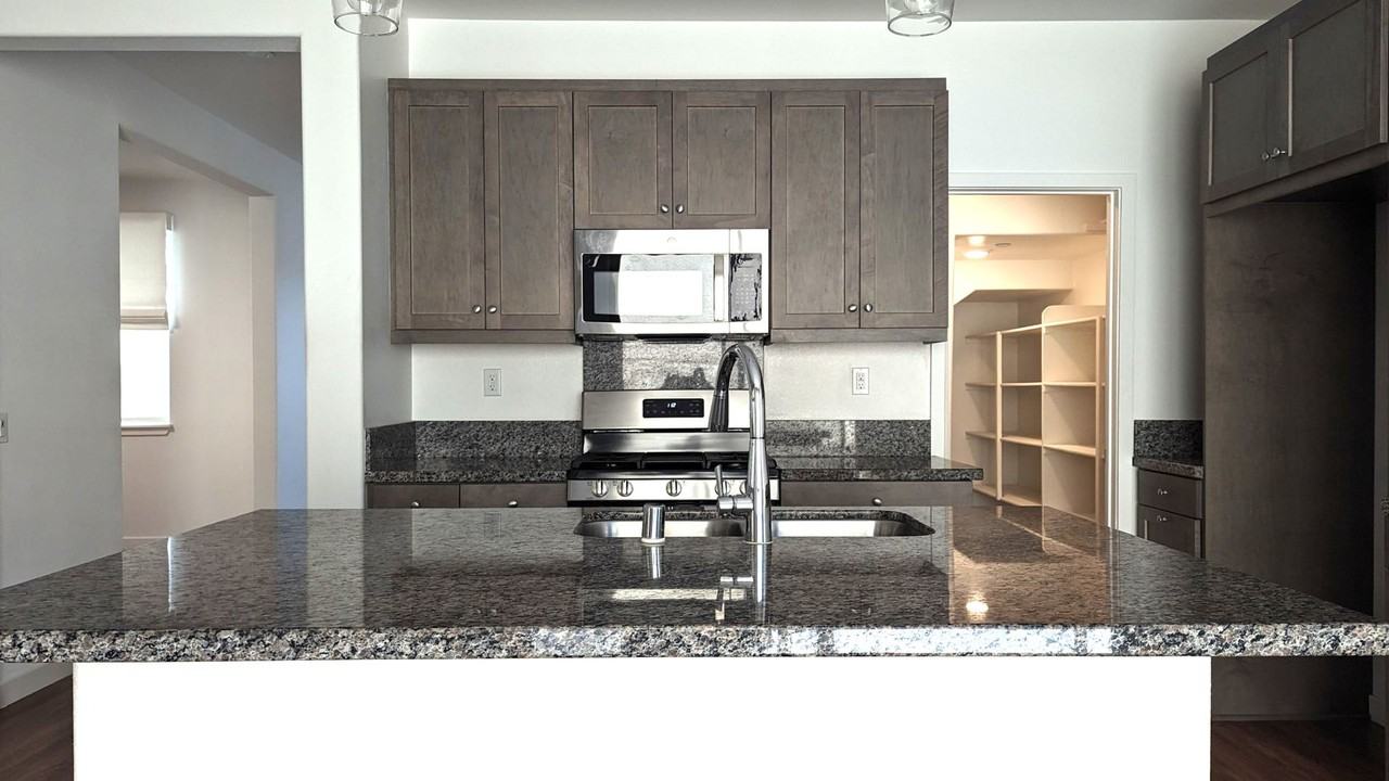 7449 Channel View St - Photo 4 of 29