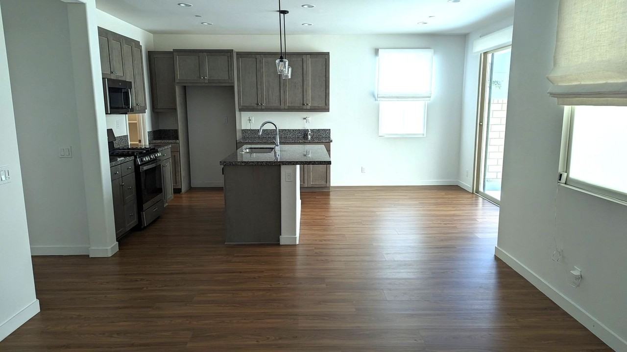 7449 Channel View St - Photo 7 of 29