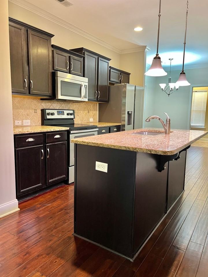 1606 Shadow Green Dr - Photo 5 of 26