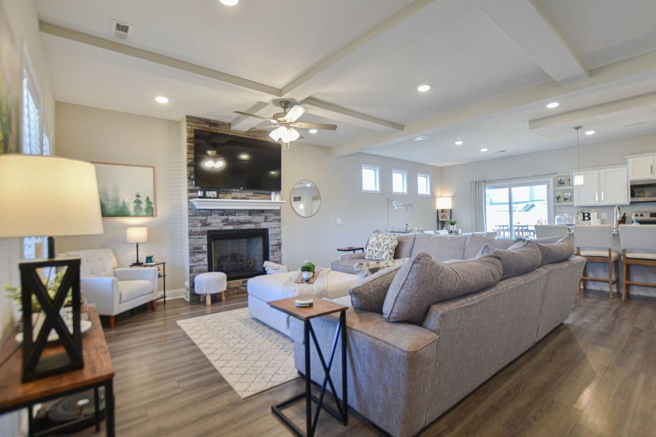 1046 Creek Way - Photo 3 of 16