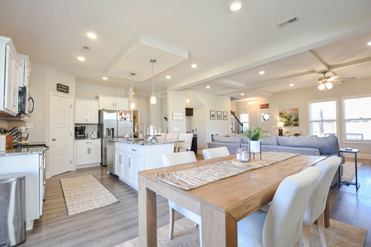 1046 Creek Way - Photo 5 of 16