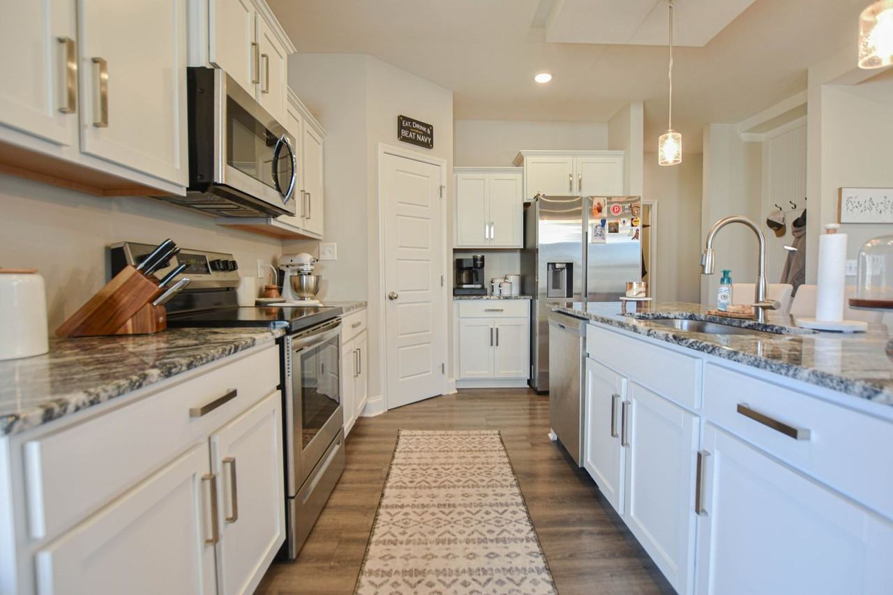 1046 Creek Way - Photo 6 of 16